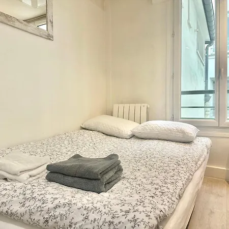 Apartment Cozy On Clauzel Steps Away From Montmartre Paris