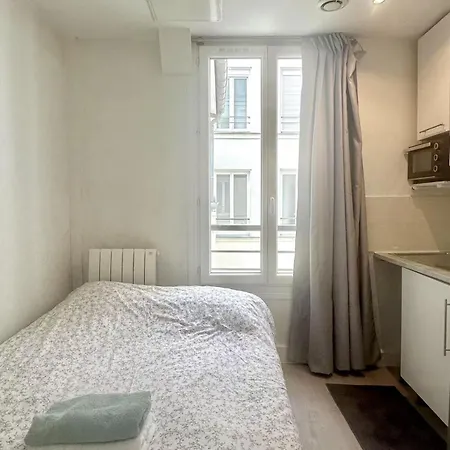 Apartment Cozy On Clauzel Steps Away From Montmartre