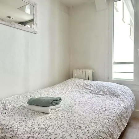 Cozy On Clauzel Steps Away From Montmartre Apartment *