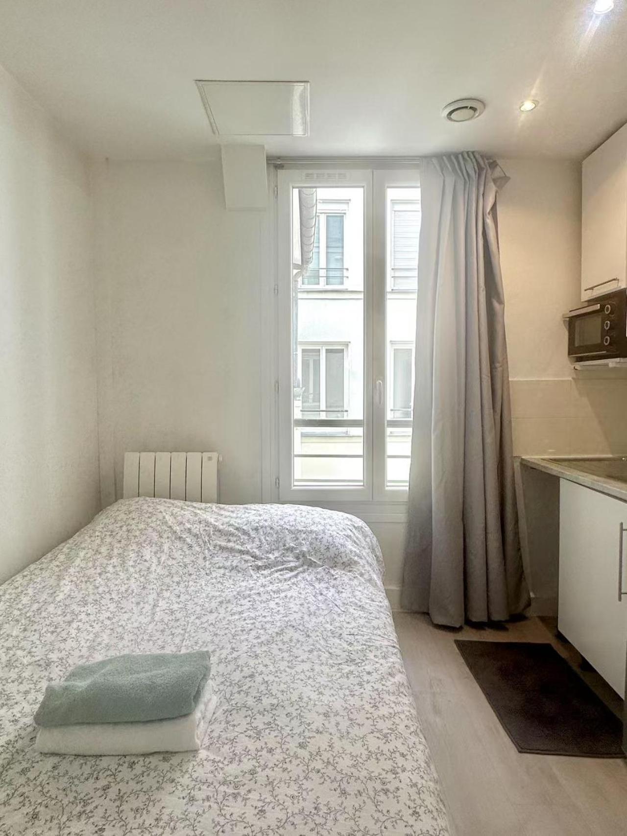 Apartment Cozy On Clauzel Steps Away From Montmartre