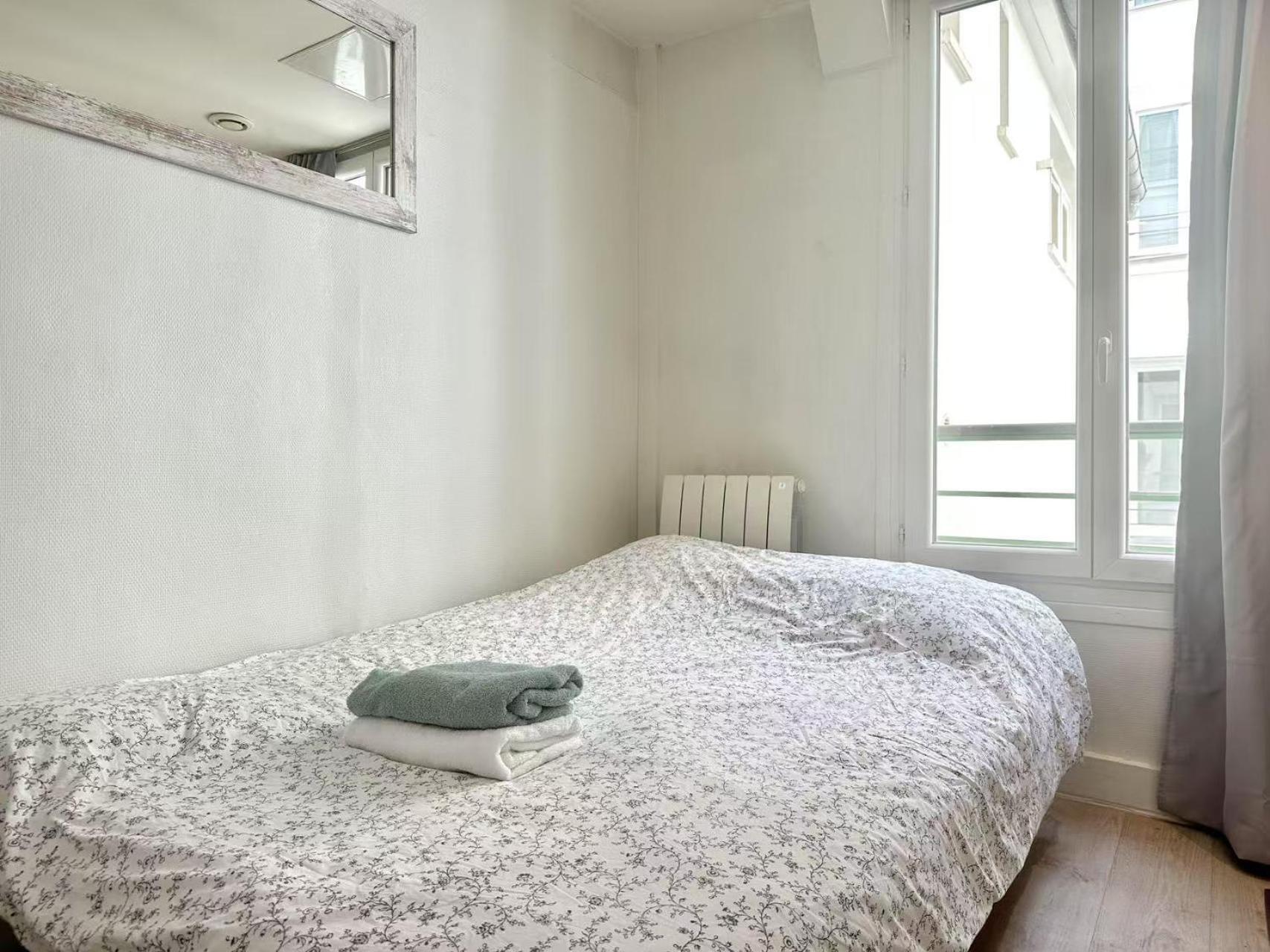 Cozy On Clauzel Steps Away From Montmartre Apartment *